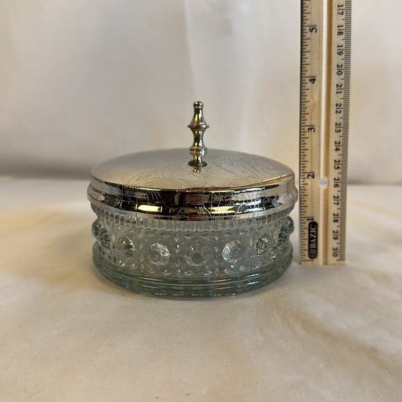Victorian Trading Co Glass Powder/Trinket Box Silver Tone Lid - Picture 13 of 16
